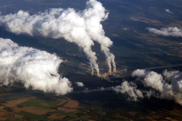 Vue aérienne de la centrale nucléaire de Dampierre-en-Burly, dans le Loiret. Son réacteur numéro 4 subira un arrêt fin février 2021 pour maintenance.