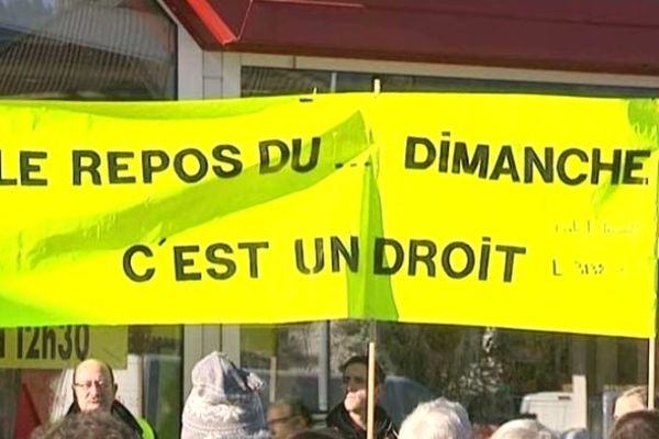 Manif contre le travail le dimanche