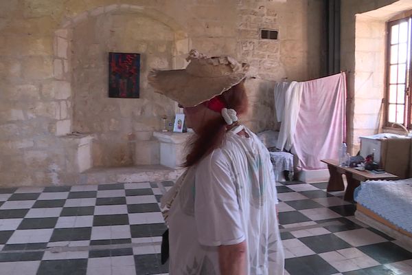 Un an plus tard, Colette n'a toujours pas vendu le donjon de Cravant