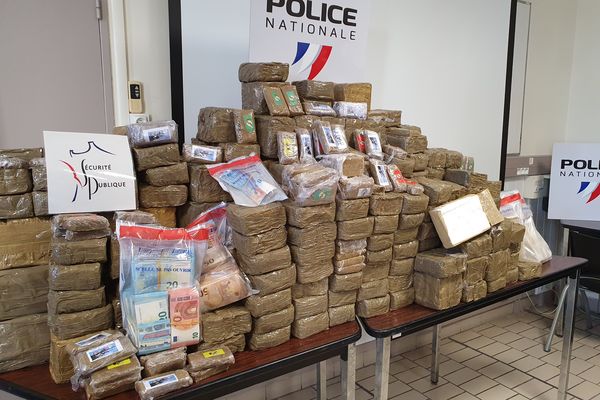 Une importante saisie de cannabis et cocaïne effectuée par la police de Besançon.