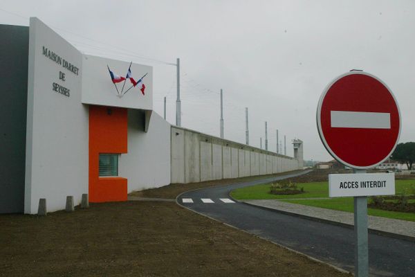 Un incendie s'est déclaré dans une cellule de la prison de Seysses, dans la soirée de ce mardi 11 juin. Rapidement maîtrisé, le sinistre n'a pas causé de victime.