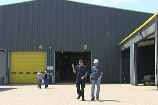 L'avenir de l'usine Thyssenkrupp d'Azay-sur-Cher semble compromis après l'annonce de 13 suppressions de postes sur 19. 
Indre-et-Loire juillet 2014