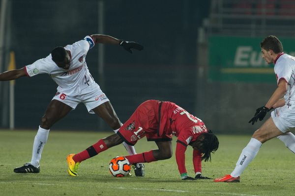 En match décalé de la 17ème journée de Ligue 2, le Clermont Foot a été battu à Dijon 1-0. 