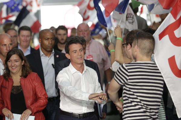 Le 30/08/2015 La Rochelle France Université d'Eté du Parti Socialiste Jean-Christophe Cambadélis, premier secrétaire du PS, Manuel Valls, premier ministre, Laura Slimani (veste rouge), Présidente des Jeunes Socialistes.