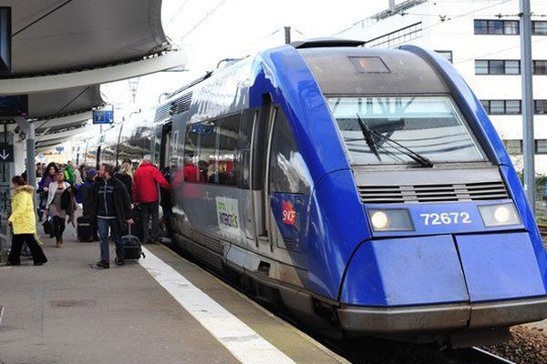 Caen Le Mans Tours, le "scénario noir du démembrement" des trains d'Équilibre du Territoire (TET) selon les élus régionaux et locaux