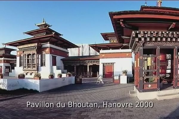 Le pavillon du Bhoutan, construit pour l’Exposition universelle d’Hanovre en 2000, a été acheté par le conseil général de Saône-et-Loire.