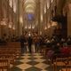 Les touristes s'arrachent les souvenirs liés à Notre-Dame de Paris.