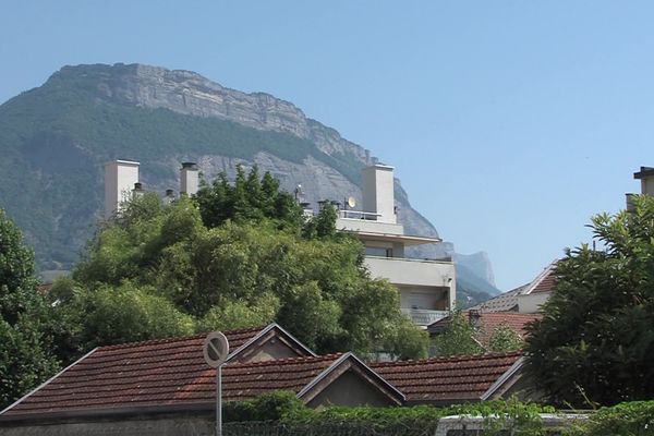 Des antennes téléphoniques potentiellement 5G dans le quartier de l'île verte à Grenoble - juin 2022