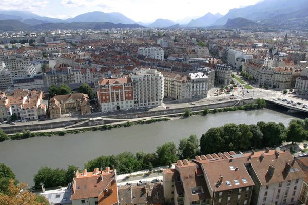 Inondée, la voie sur berge de Grenoble a été fermée à la circulation. (Illustration)