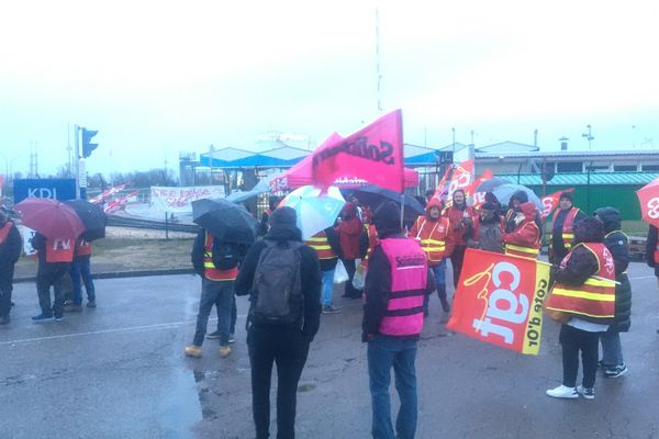 70 manifestants se sont réunis dès 5 heures du matin.