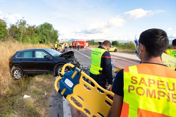 Pyrénées-Orientales : un mort et 4 blessés dont 2 graves dans un accident entre Estagel et Cases-de-Pène - 4 août 2020.