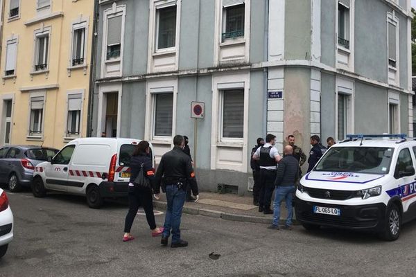 Interpellation à Mulhouse le vendredi 1er mai, rue de Tunis, d'un homme qui menaçait de se faire sauter