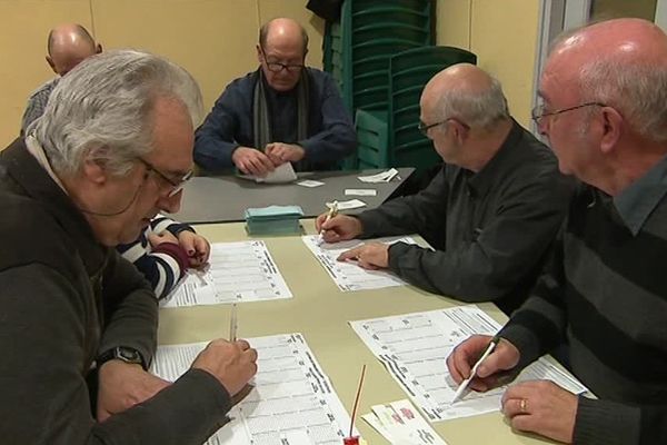 L'heure du dépouillement dans un bureau de vote - 22 janvier 2017.