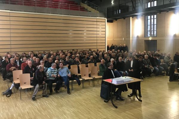 Mercredi 18 décembre, l'audience du conseil de prud'hommes a été délocalisée à la salle Dumoulin de Riom, près de Clermont-Ferrand.