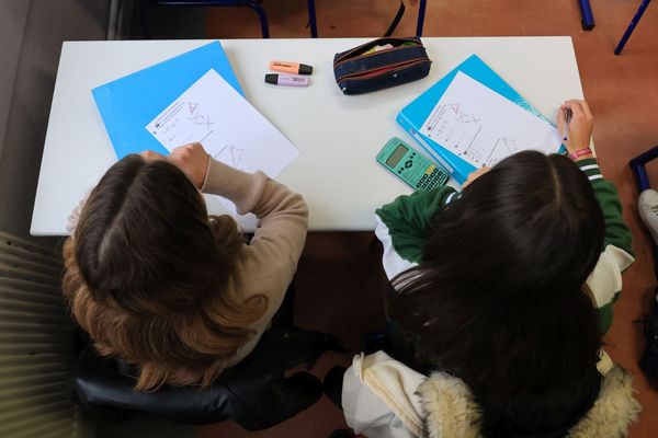 Cours de mathématiques dans un collège (photo d'illustration)