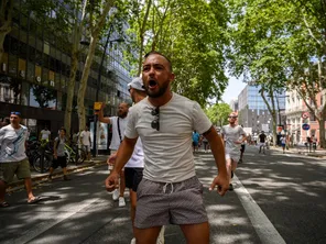 Lors d'une marche blanche visant à rendre hommage à Maïcky Loerch, mardi 30 juillet 2024 au centre-ville de Toulouse, en Haute-Garonne, les membres de la communautés des gens du voyage ont exprimé leur colère.