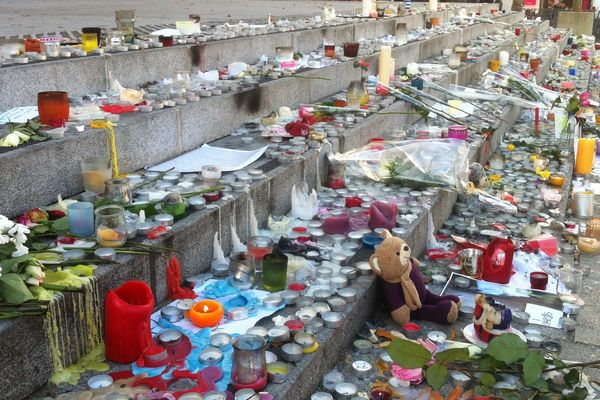 L'hommage des Angevins aux victimes des attentats de Paris