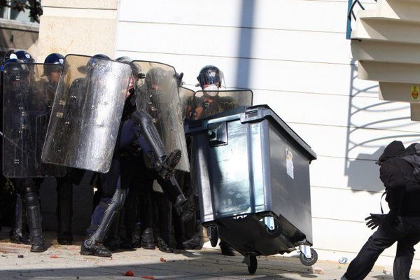 La manifestation d'octobre 2010 contre la réforme des retraites avait dégénéré devant le siège du Medef à Caen. 