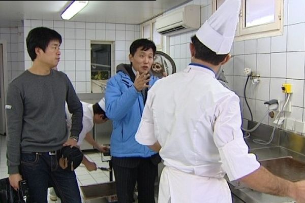 De la folie! Le chocolatier d'Arbois et le vigneron, vedettes de l'émission "Des racines et des ailes" diffusée il y a deux semaines sur France 3 s'en réjouissent : ils ont vu leurs ventes s'envoler depuis l'emission ! C'est même tout le Jura qui se félicite des retombées de l'emission.