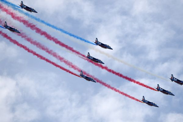 Les Alphajets de la Patrouille de France ont survolé la foire de Beaucroissant ce dimanche. Photo d'archives.