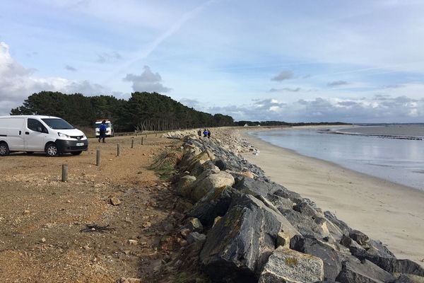 La plage de Maner à Fouesnant (Finistère) où ont été retrouvés les corps de la mère de famille et de sa fille polyhandicapée