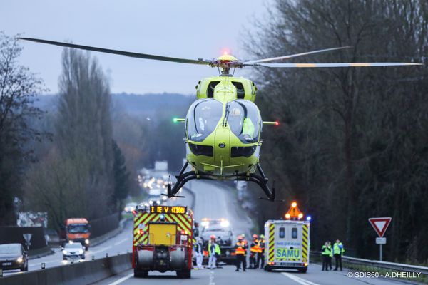 Une personne, gravement blessée, a été héliportée vers le CHU d'Amiens.