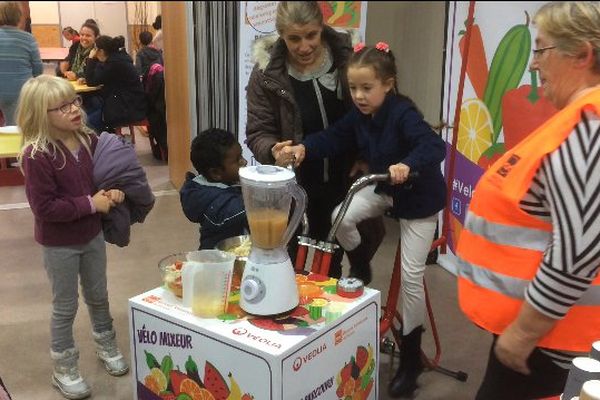 Plus on pédale, plus on mixe de légumes, l'appétit vient ensuite et la soupe juste après...