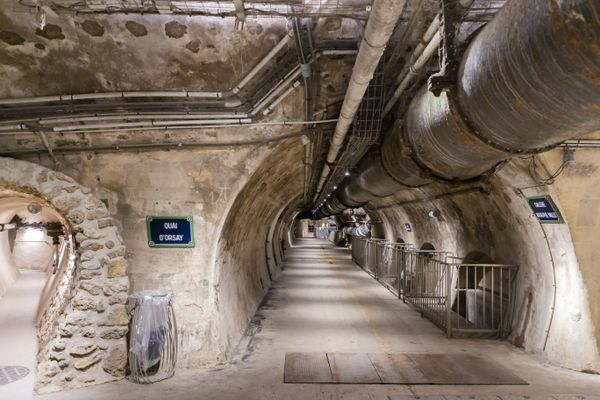 Cette balade souterraine  permet aux visiteurs de découvrir les différentes activités des égoutiers, de la collecte des eaux à l'entretien des galeries en passant par le curage.