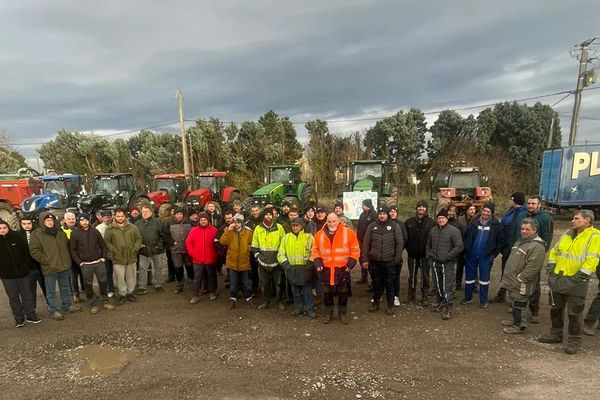 70 agriculteurs réunis à Anneyron dans la Drôme pour faire entendre leur colère et préparer des actions de protestation le 22 janvier 2023