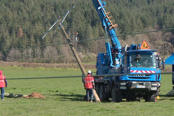 Les interventions urgentes sur le réseau électrique se poursuivent.