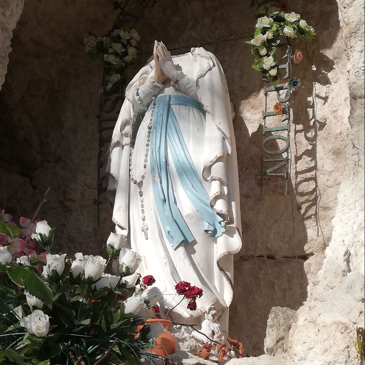 Vandalisme Une Statue De La Vierge Marie Decapitee A Montpezat De Quercy En Tarn Et Garonne