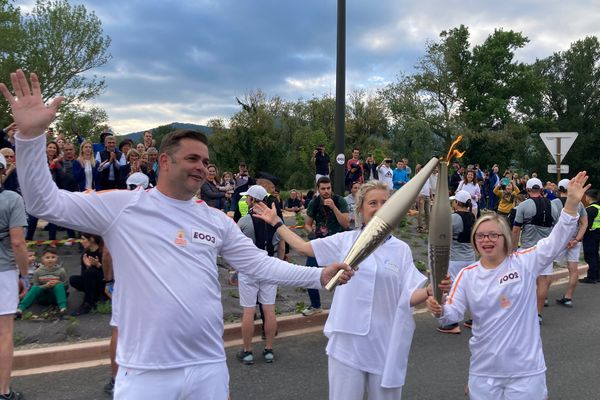 La relais de la flamme olympique à Millau (Aveyron) le 13 mai 2024.