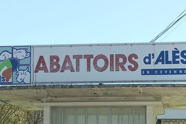 En cessation de paiement, l'abattoir d'Alès est menacé de liquidation judiciaire. Le tribunal de commerce rendra son verdict mercredi 20 mars 2024.