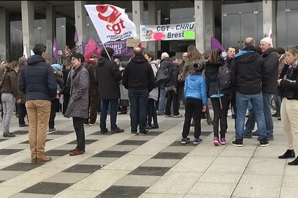 Petite mobilisation pour la défense de l'hôpital de Brest