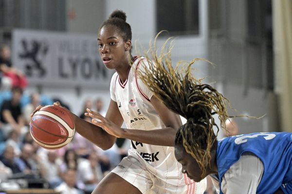 La basketteuse normande Dominique Malonga est devenu mercredi 30 octobre 2024 la première Française de l'histoire à réussir un dunk en match officiel.