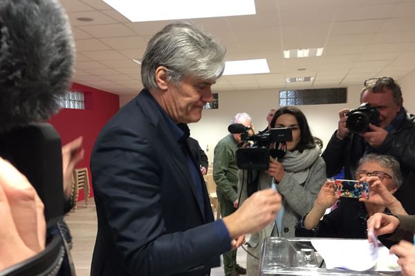 Stéphane Le Foll lors du vote du 1er tour pour l'élection du 1er secrétaire du PS, le 15 mars 2018 au Mans  