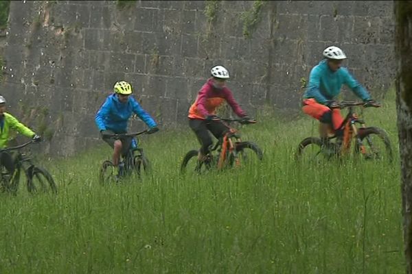 Le VTT à assistance électrique fait de plus en plus d'adeptes