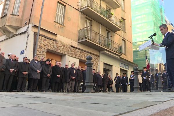 Le ministre de l'Intérieur, Gérald Darmanin, a prononcé son discours en hommage à Claude Erignac devant de nombreux élus insulaires.