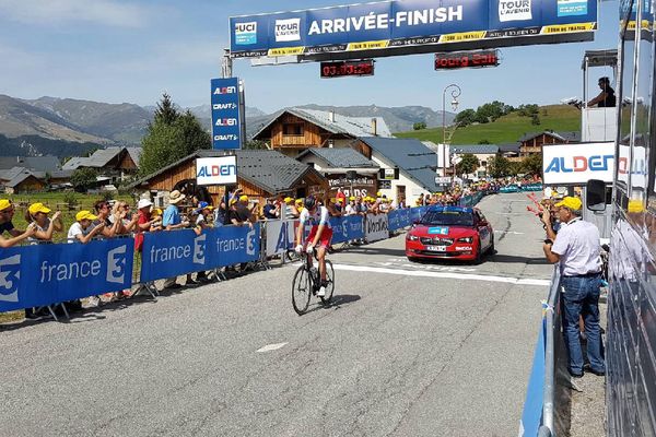 Le russe Pavel Sivakov remporte la dernière étape entre Bourg-Saint-Maurice et Albiez-Montrond en Savoie.