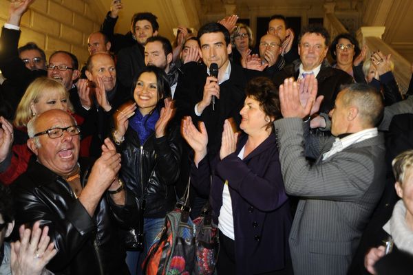 Jérôme Baloge avec l'ancien maire PS de Niort Alain Baudin après l'annonce de la victoire