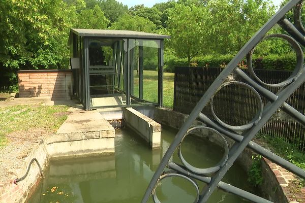 La centrale hydroélectrique de Gœulzin ressemble à un petit moulin