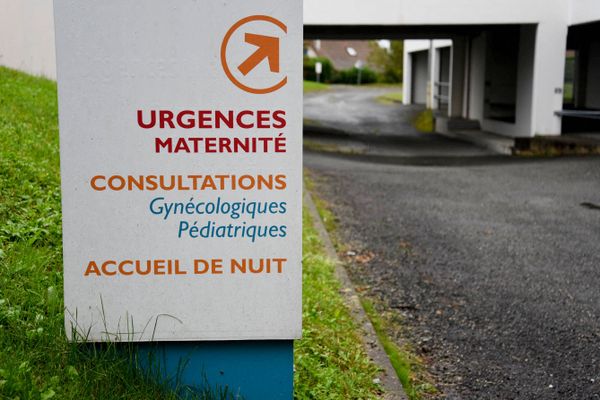 Les entrées des urgences et de la maternité à l'hôpital de Carhaix