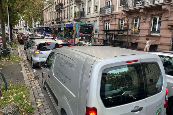 Des bouchons se sont formés dans plusieurs rues de Strasbourg ce jeudi 3 octobre.