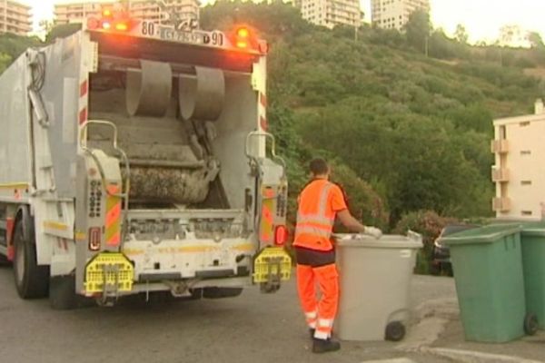 Les agents du centre technique de Lupino collectent en priorité les déchets du centre-ville de Bastia ainsi que ceux des cliniques, des maisons de retraites et de l'hôpital.