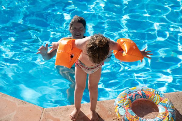 Surveiller les enfants est la clé pour éviter les noyades accidentelles l'été.