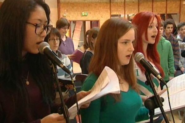 La Chorale des lycéens, étudiants et enseignants du lycée Champollion.
