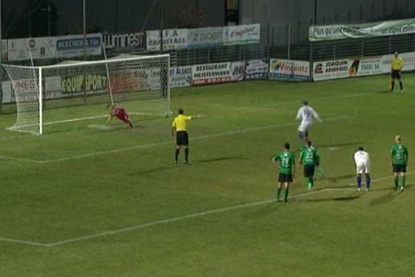 Di Tommaso (Bourg-Perronas) transforme le pénalty à la 82è minute