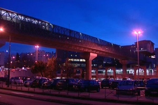 Le viaduc de Jolimont éteint les lumières en hiver