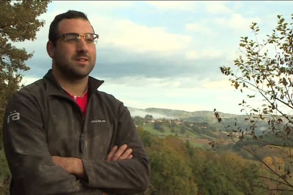 Loïc Villeneuve, éleveur bio aux champs, rugbyman à la ville...