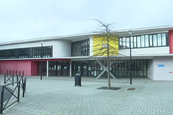 Le groupe scolaire de Bruay-sur-l'Escaut qui a été fermé le temps d'expertises.